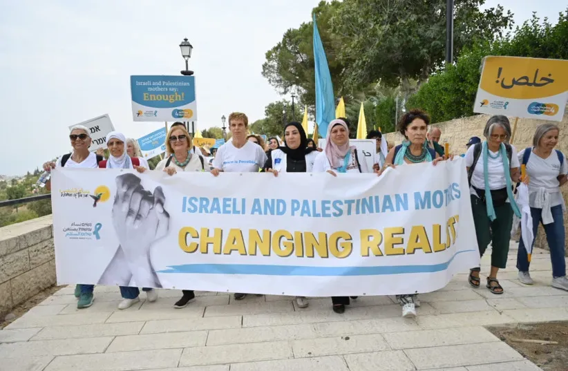 Jewish and Palestinian women with a sign: Israeli and Palestinian mothers Changing Reality. 